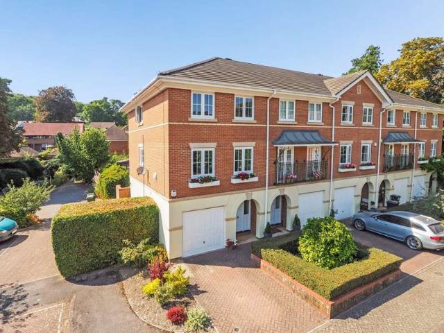 3 Bedroom Studio Flat