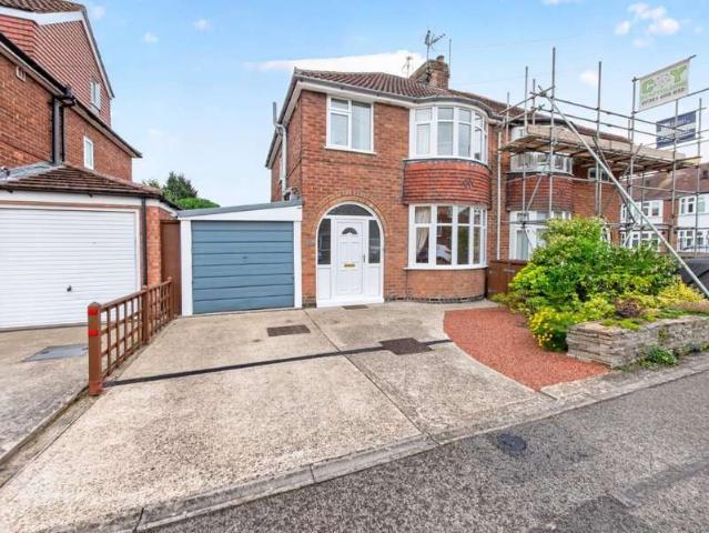 3 Bedroom Studio Flat