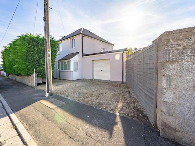 3 Bedroom Studio Flat