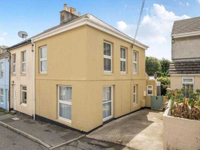 3 Bedroom Studio Flat