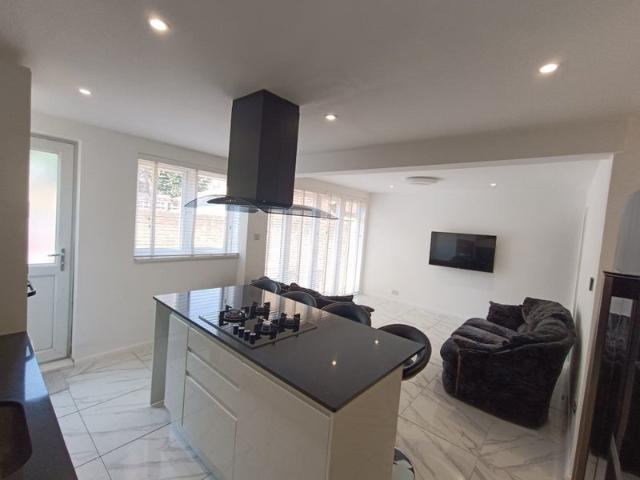 3 bedroom + study/office room house in colindale