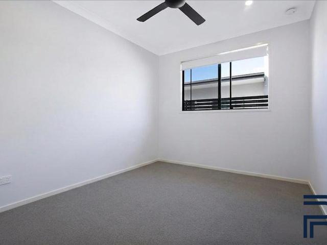3 bedroom Stylish, Modern & Spacious Townhouse in Carina!