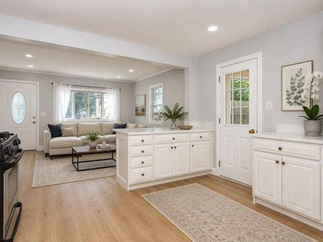 3 bedroom, Stoughton MA 02072 105577072