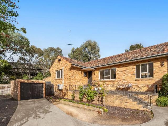 3 Bedroom Apartment Strathmore VIC 102761068