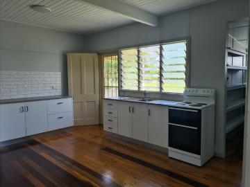 3 Bedroom + Sunroom Codrington Lane