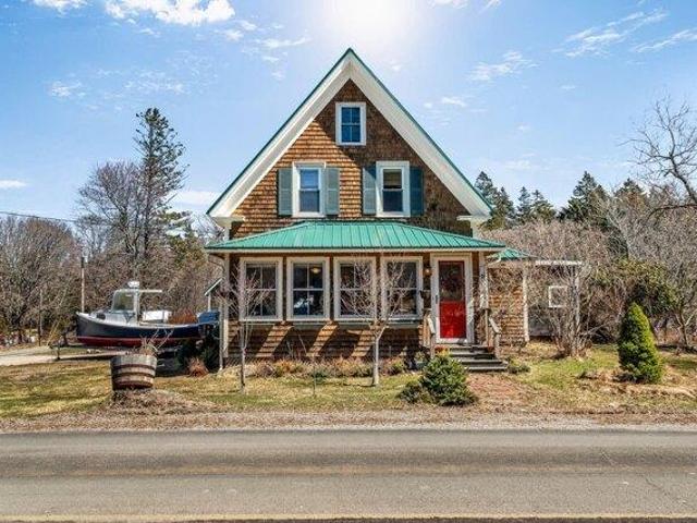 3 bedroom, Swans Island ME 04685 105769490