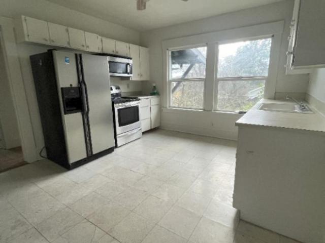 3 bedroom, Portland OR 97217 106216769