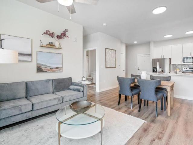 3 bedroom, Portland OR 97239 102301899