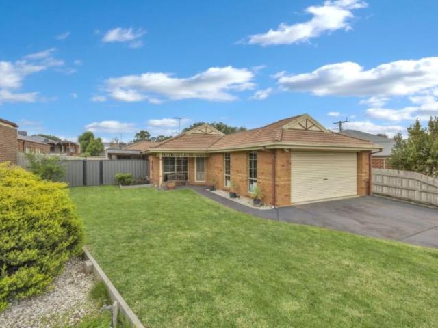 3 Bedroom House Pakenham VIC 102714453