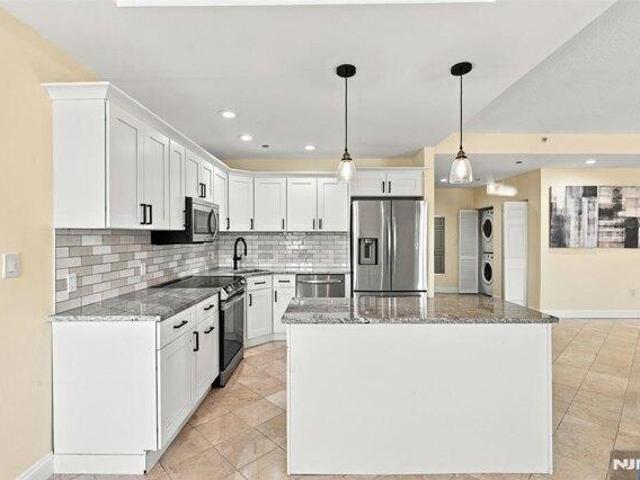 3 bedroom, Palisades Park NJ 07650 105562375