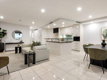 3 bedroom penthouse apartment with parking, Fully furnished available for flexible leases