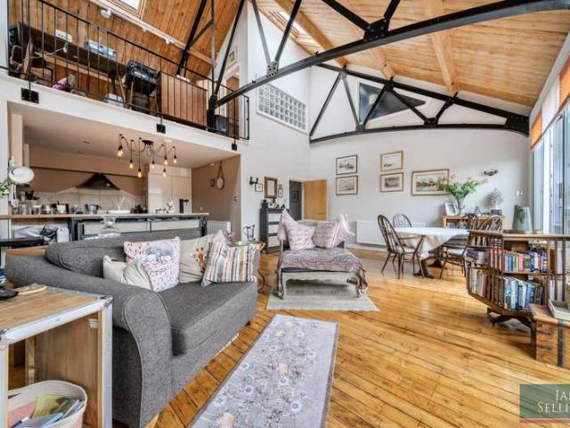 3 Bedroom Penthouse Flat