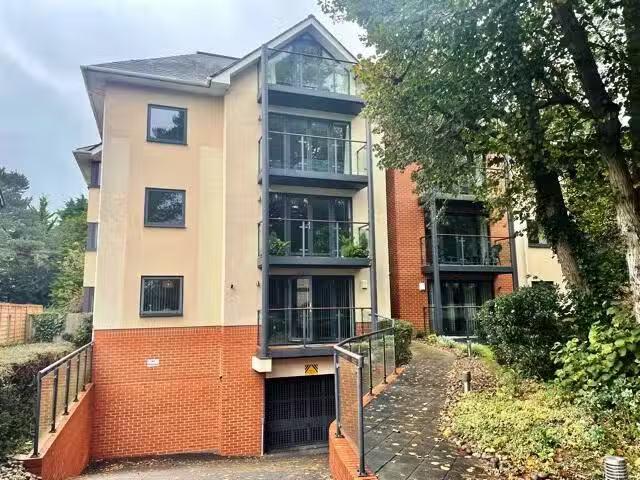 3 bedroom penthouse for rent in Maderia Road, Bournemouth, BH1