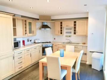 3 bedroom penthouse for rent in Maxim 28, 21 Lionel Street, Bi.