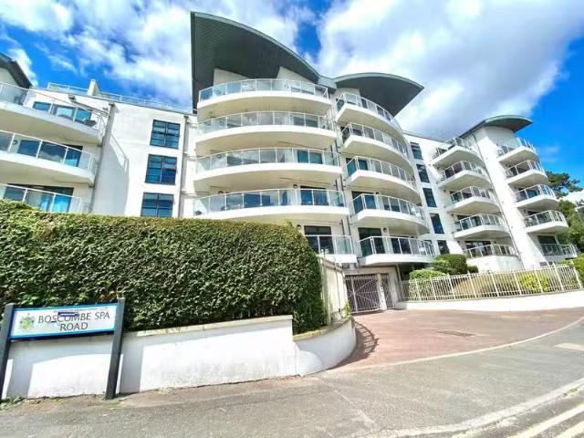3 bedroom penthouse for rent in Boscombe Spa Road, Boscombe, BH5