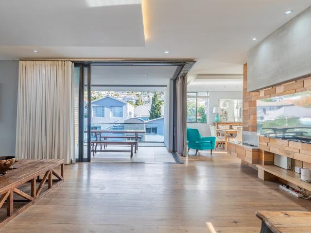 3 Bedroom Penthouse To Let in Green Point