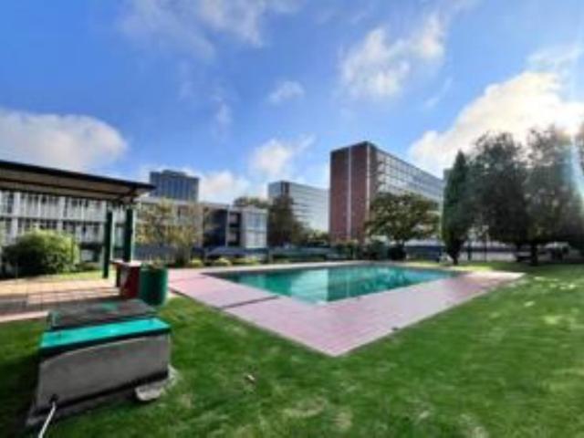 3 Bedroom Penthouse to Rent in Bedford Gardens