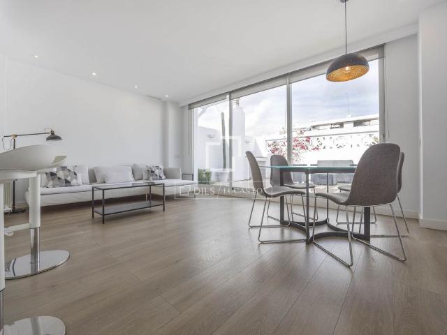 3 bedroom penthouse with a garage parking space for rent in Gran Vía, Valencia