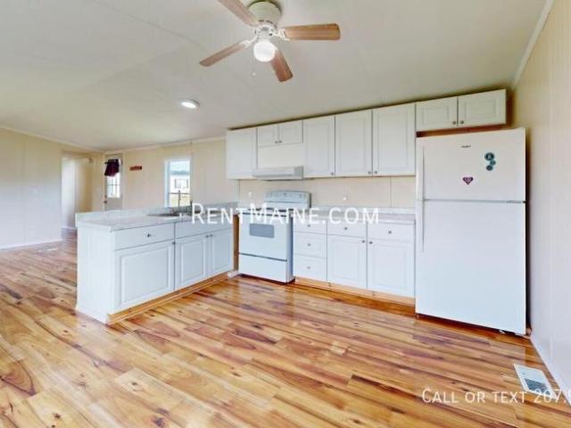 3 bedroom, Pittsfield ME 04967 104198518