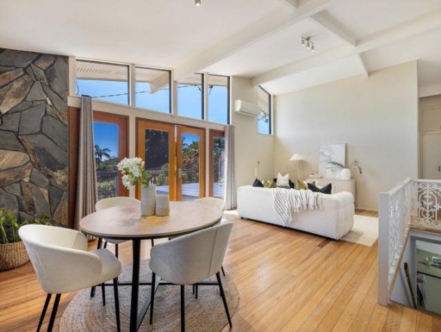 3 Bedroom plus Studio on Large North Facing Block
