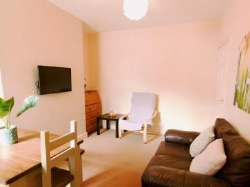 3 bedroom private hall to rent