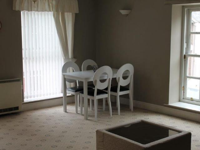 3 bedroom private hall to rent