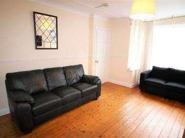 3 bedroom private halls to rent