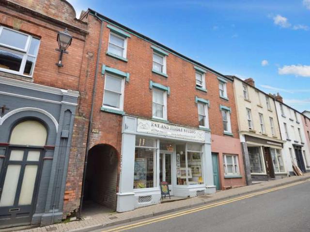 3 Bedroom Block Of Apartments Flat