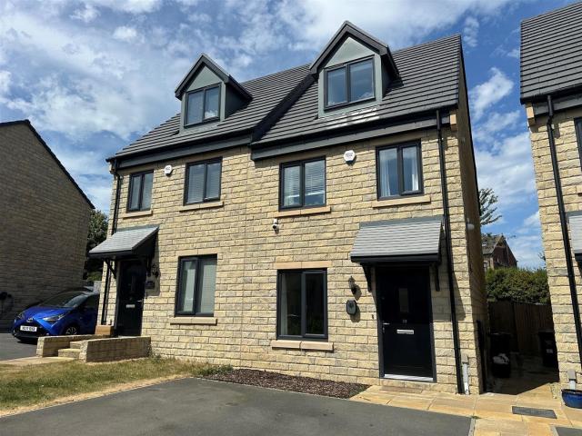 3 Bedroom Property For Rent Brooke Avenue Hipperholme, Halifax