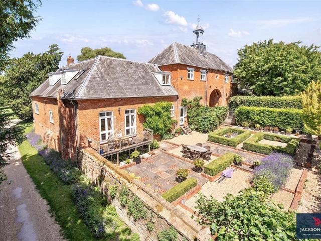 3 bedroom mews for sale