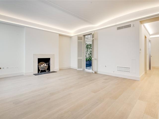 3 bedroom property in 41 Rutland Gate, Knightsbridge, London, SW7 £7,250 pcm | Chestertons
