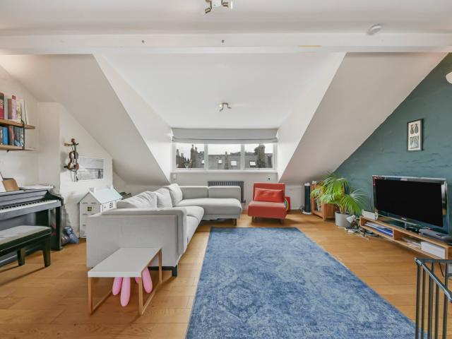 3 bedroom property in Courthope Road, London, NW3 £4,100 pcm | Chestertons
