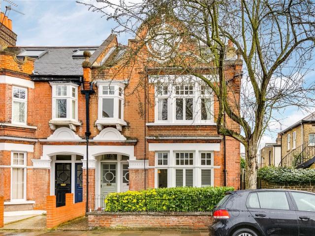 3 bedroom property in Cowley Road, Mortlake, SW14 £3,500 pcm | Chestertons