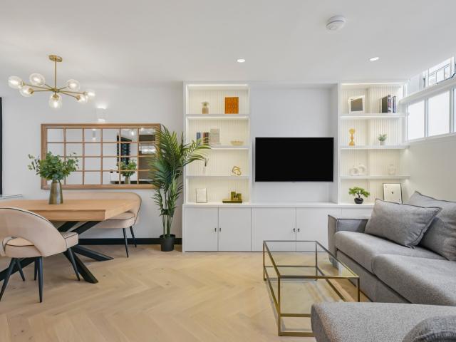 3 bedroom property in Collins Yard, Islington, London, N1 £5,000 pcm | Chestertons