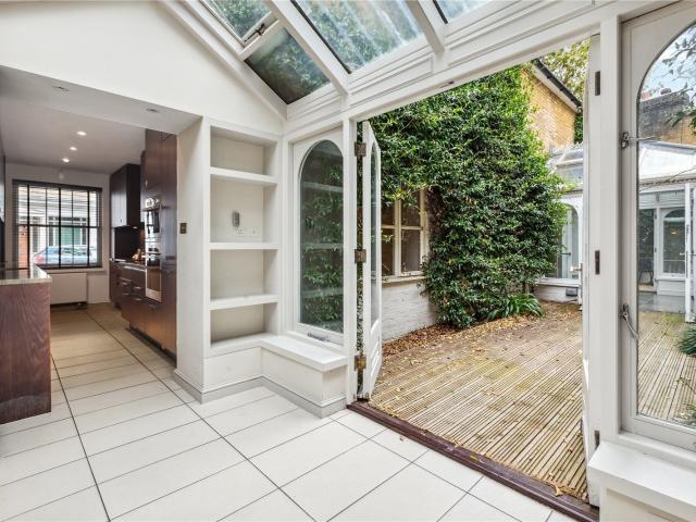 3 bedroom property in Ansdell Terrace, London, W8 £9,500 pcm | Chestertons