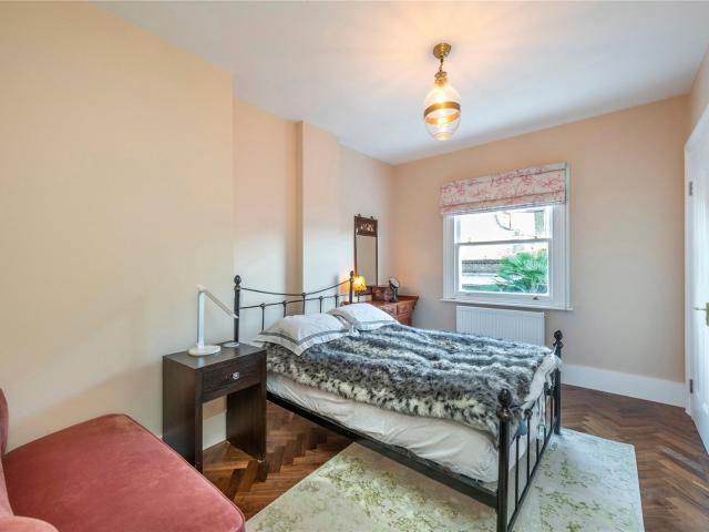 3 bedroom property in Burlington House, Kings Road, Richmond, Surrey, TW10 £5,500 pcm | Chestertons