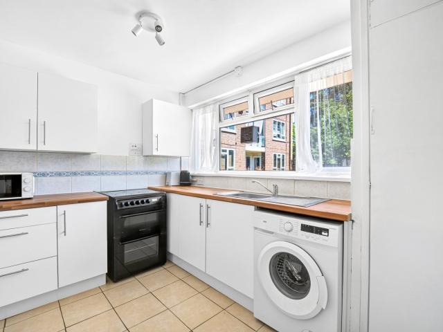 3 bedroom property in Green Lanes, London, N4 £3,000 pcm | Chestertons