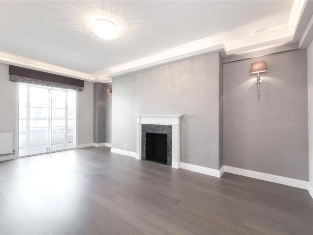 3 bedroom property in Dorset House, Gloucester Place, St. John's Wood, London, NW1 £5,000 pcm | Chestertons