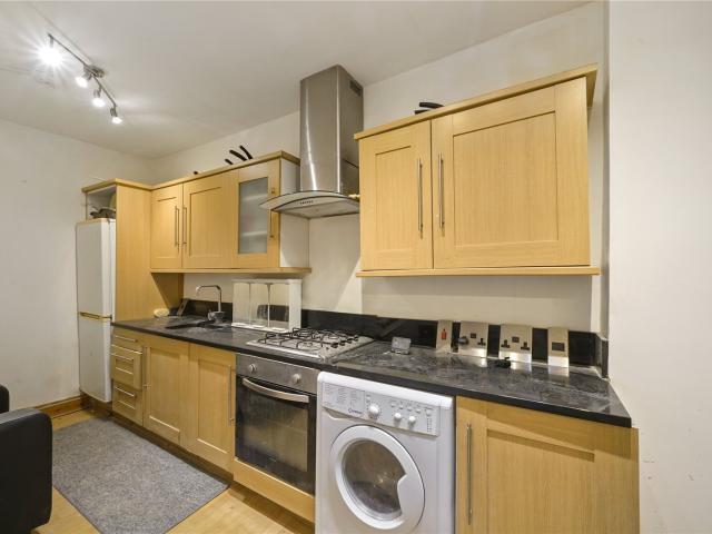 3 bedroom property in Davenant Road, Archway, London, N19 £3,000 pcm | Chestertons