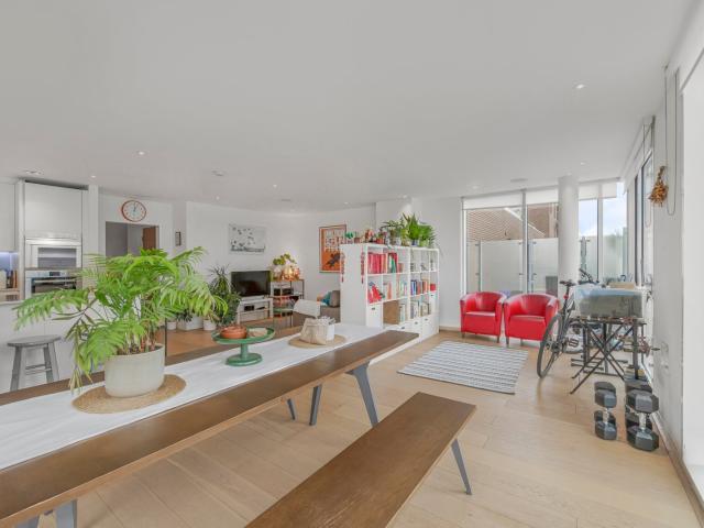 3 bedroom property in Devan Grove, Woodberry Down, London, N4 £4,200 pcm | Chestertons