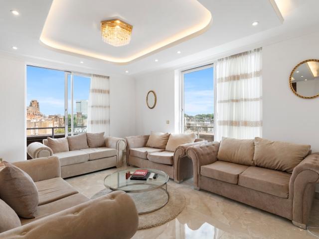 3 bedroom property in Earls Court Road, Earls Court, London, SW5 £6,500 pcm | Chestertons