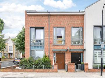 3 bedroom property in Elbe Street, Fulham, London, SW6 £4,250 pcm | Chestertons