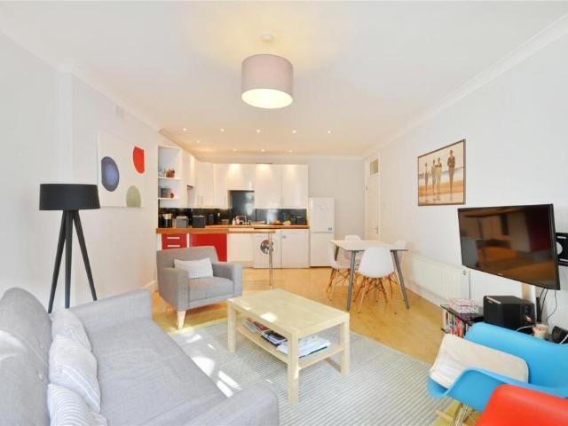 3 bedroom property in Fordwych Road, London, NW2 £3,000 pcm | Chestertons