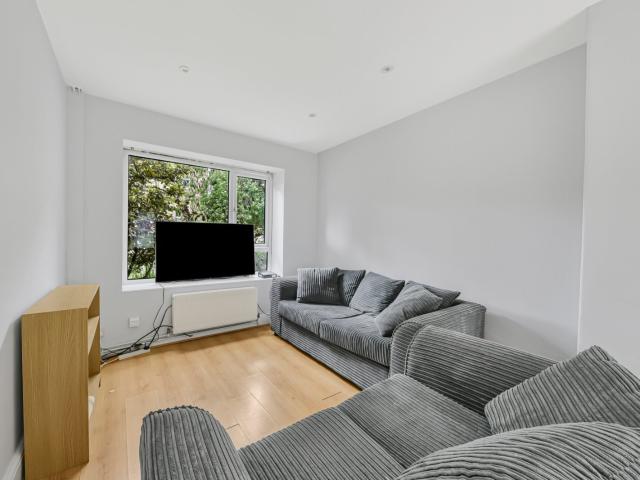 3 bedroom property in Finchley Road, Hampstead, London, NW3 £5,000 pcm | Chestertons