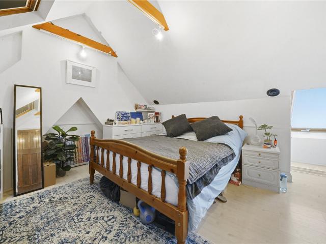 3 bedroom property in Fishponds Road, Tooting, London, SW17 £3,500 pcm | Chestertons