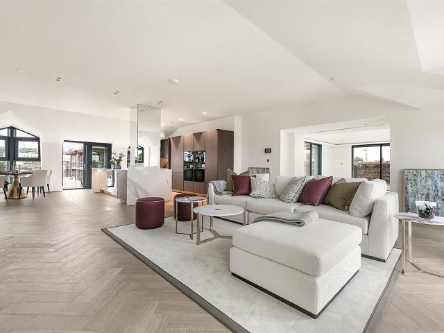 3 bedroom property in Kensington Gardens Square, London, W2 £32,975 pcm | Chestertons