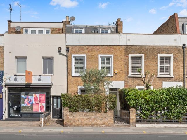 3 bedroom property in Kings Road, London, SW6 £5,500 pcm | Chestertons
