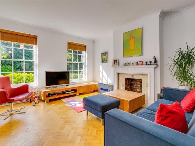 3 bedroom property in Hopping Lane, Islington, London, N1 £5,800 pcm | Chestertons