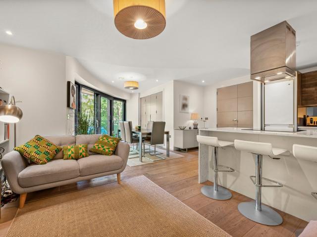 3 bedroom property in Henry Chester Building, 186 Lower Richmond Road, London, SW15 £4,000 pcm | Chestertons