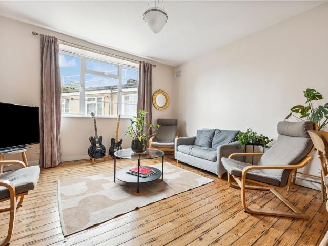 3 bedroom property in Highbury Grove Court, Highbury Grove, London, N5 £3,750 pcm | Chestertons